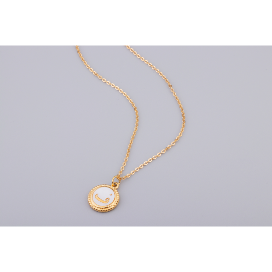 Golden pendant with insertion of a pearly shell medallion decorated with the letter “Fâ”ف